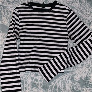 Cropped B&W Long Sleeve🌚